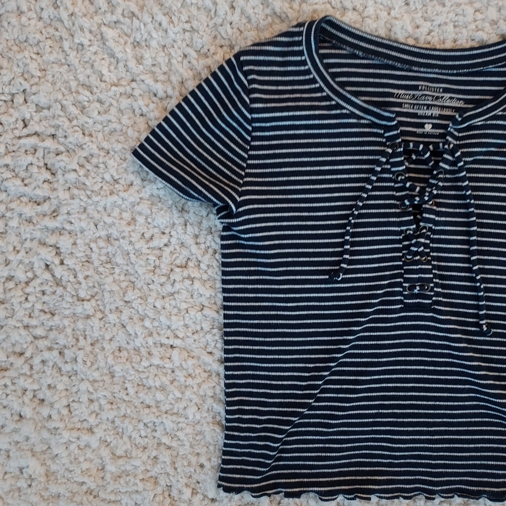 Hollister, Small tee shirt